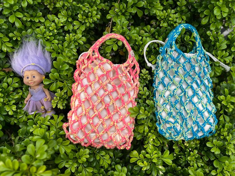 mesh crochet drawstring bag - กระเป๋าถือ - วัสดุอื่นๆ สึชมพู