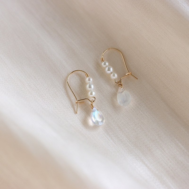 14KGF Moonstone×Pearl Natural Stone Earrings Two Ways to Wear Short Style - Earrings & Clip-ons - Gemstone Transparent