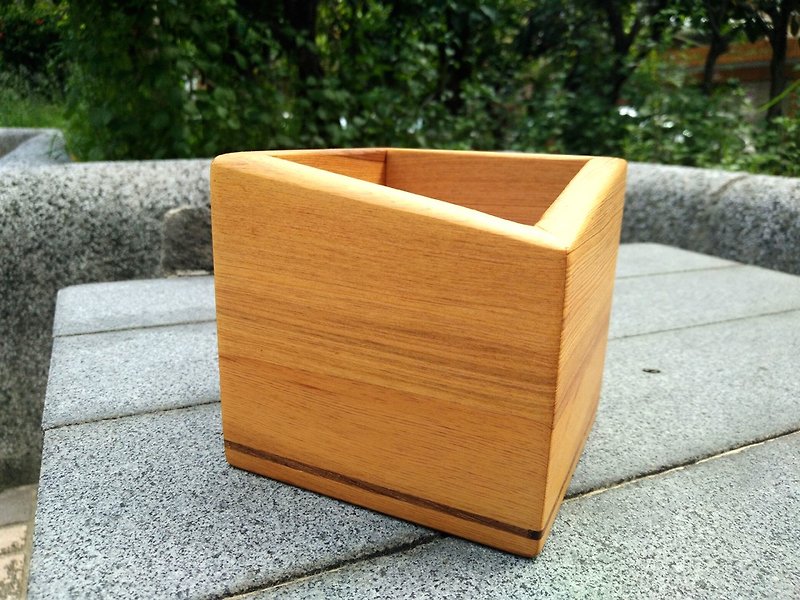 台灣檜木筆筒 置物筒 單斜口造型 - 筆筒/筆座 - 木頭 咖啡色