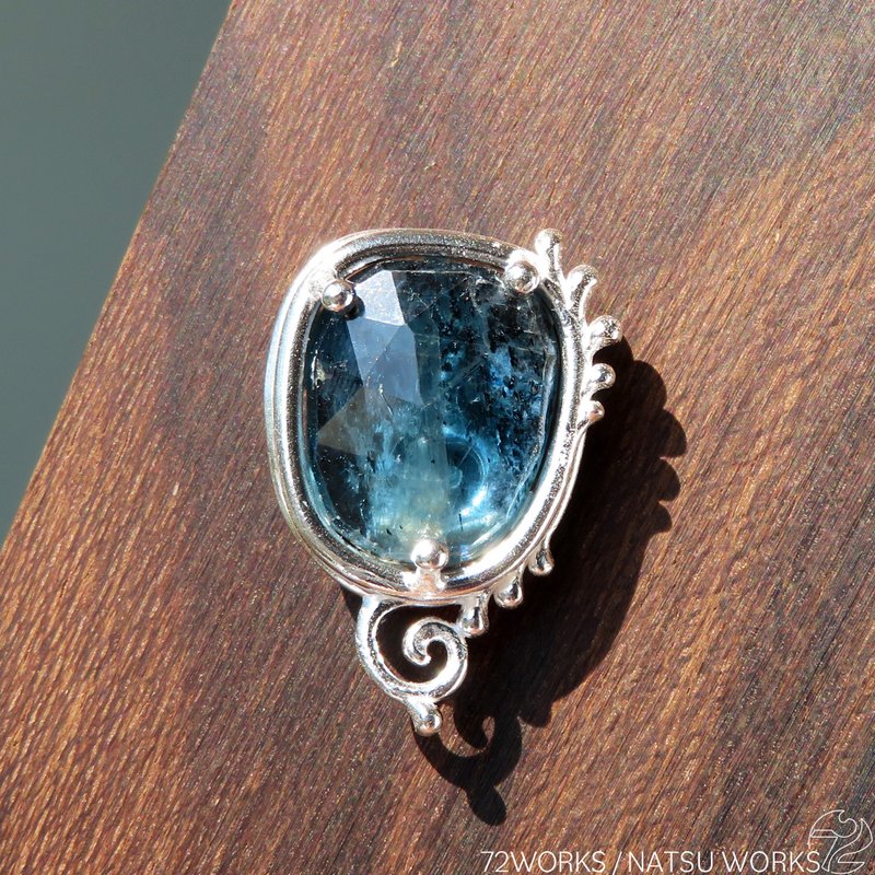 モス カイヤナイト ブローチ / Moss Kyanite Brooch - 胸針 - 寶石 藍色