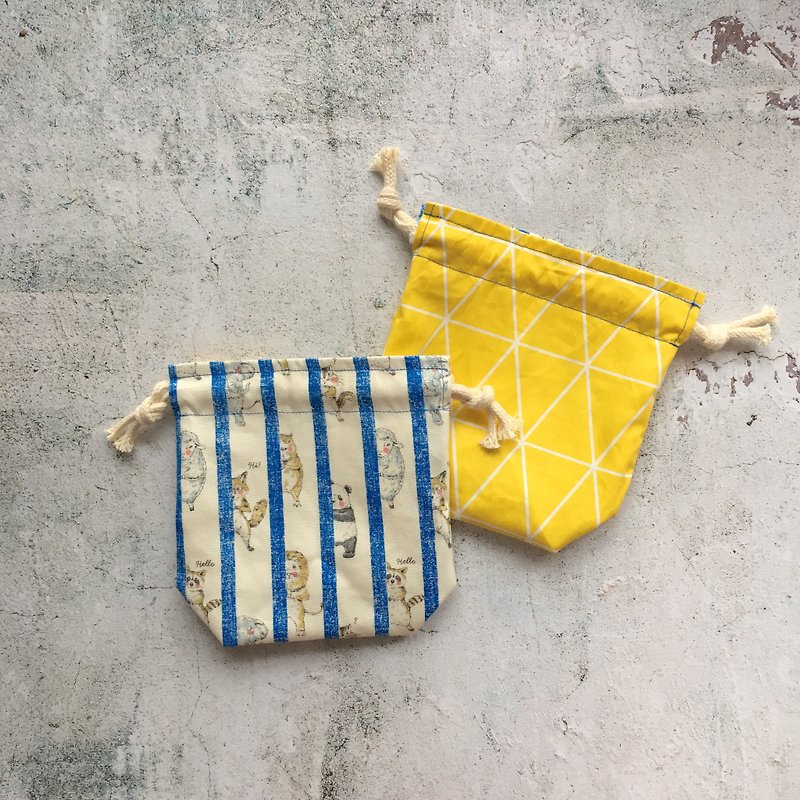 Shy animals x yellow pennants - double-sided storage beam pockets - small - กระเป๋าเครื่องสำอาง - ผ้าฝ้าย/ผ้าลินิน สีน้ำเงิน