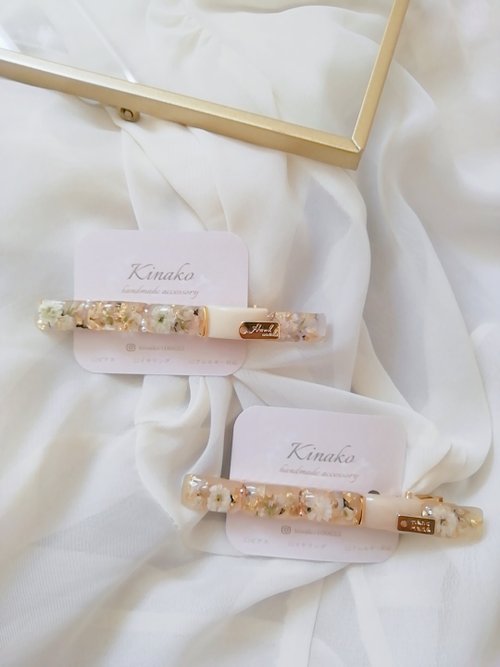 かすみ草のヘアクリップ バレッタ レジン くすみグレー