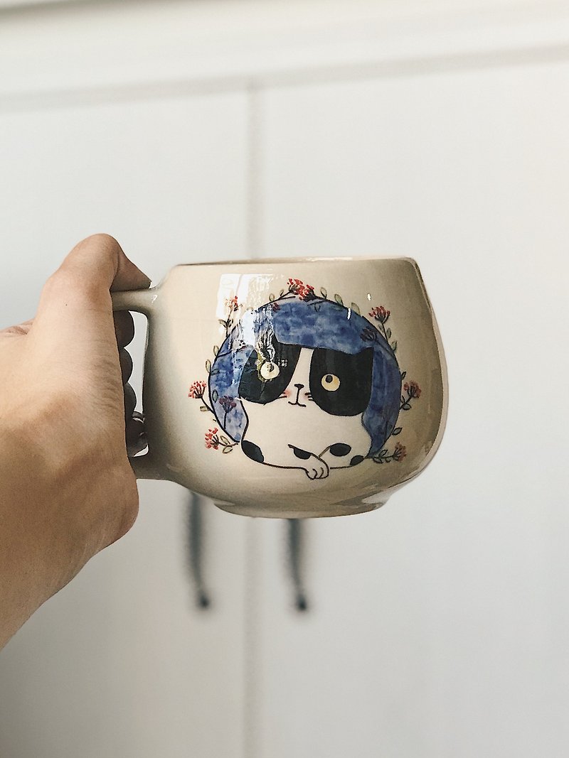 VILAN cat Handpainted Mug