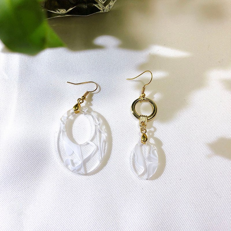 Quiet afternoon - white clouds - Earrings & Clip-ons - Acrylic White