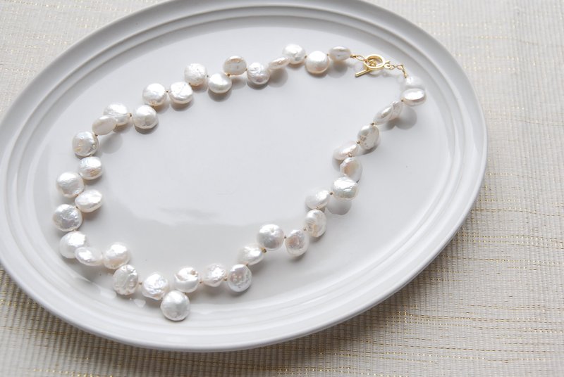 A gorgeous necklace made entirely of coin pearls, 14kgf - Necklaces - Pearl White