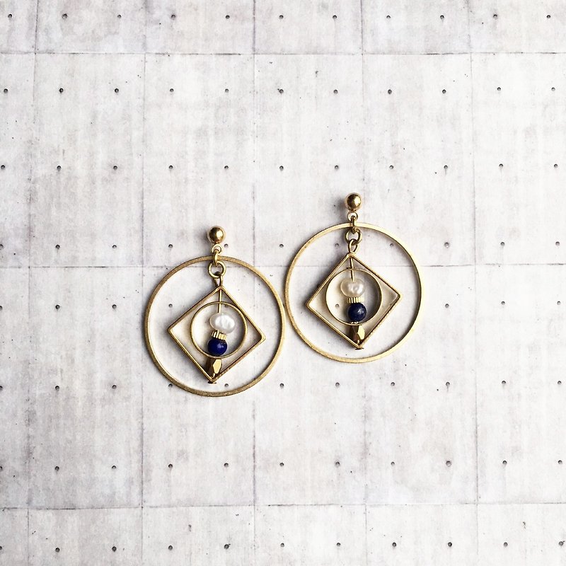 Wannabe brass freshwater pearl and lapis lazuli earrings original Wenqing temperament ear clip ear clip - ต่างหู - ทองแดงทองเหลือง หลากหลายสี