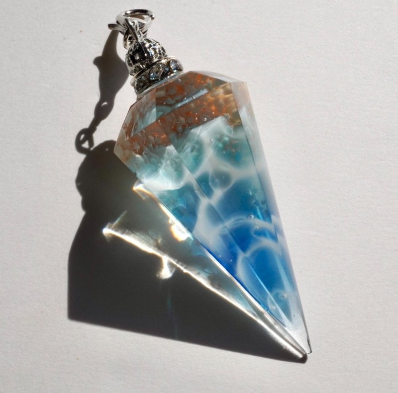 Blue Beach Pendulum L1 推薦串吊墜 - 項鍊 - 樹脂 藍色