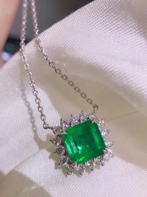 台北奧斯珠寶｜客製莫桑石、莫桑鑽、GIA鑽石、彩色寶石 奧斯珠寶 祖母綠吊墜1.6克拉