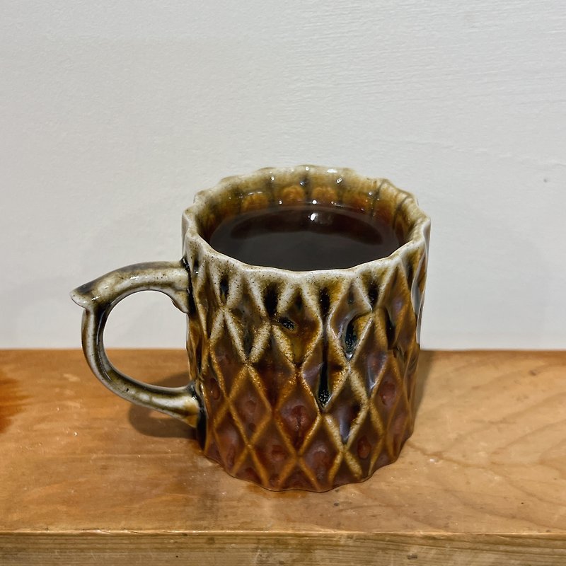 Wood-fired diamond coffee cup (1 piece) - Mugs - Pottery Gold