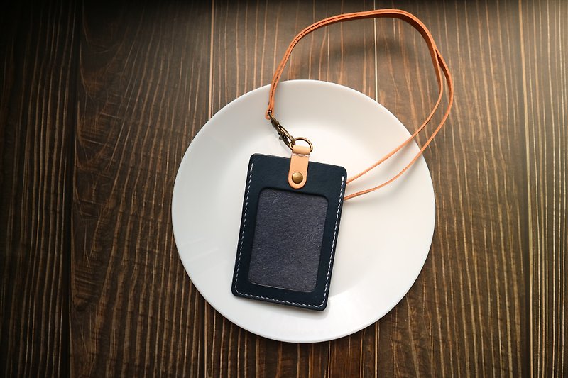 Yichuang Small Room | Dark blue vegetable tanned leather hand-dyed and hand-stitched simple straight identification card set - ที่ใส่บัตรคล้องคอ - กระดาษ 