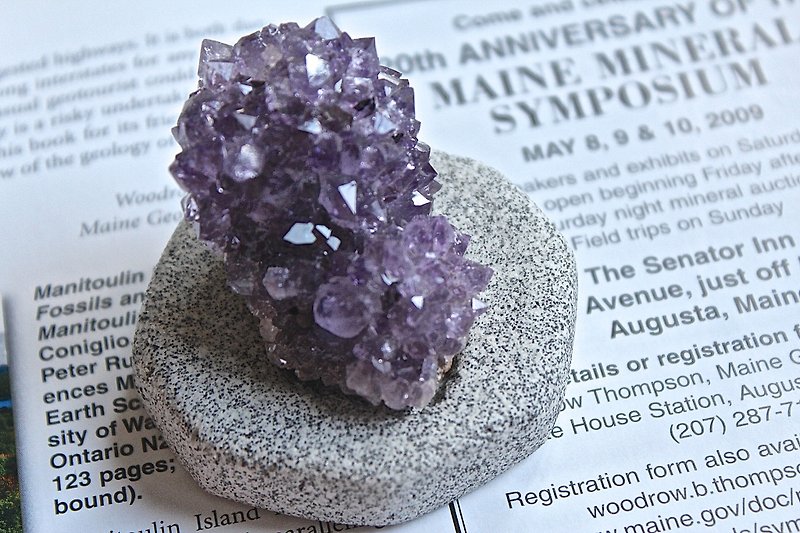 Brazil planted SHIZAI ▲ stone flower amethyst ore (with stand) ▲ - Items for Display - Paper Purple