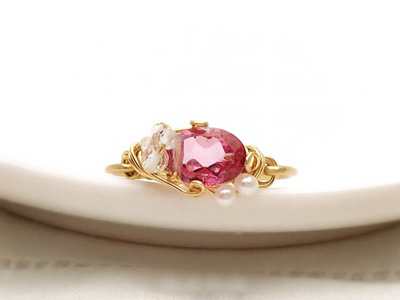 Marie's garden - Pink topaz, white topaz and freshwater pearl wire ring - แหวนทั่วไป - เครื่องเพชรพลอย สึชมพู