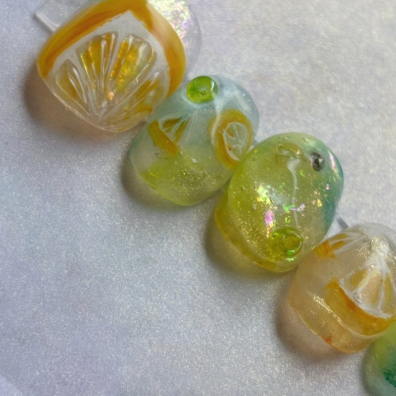 夏日檸檬指甲貼片/穿戴甲/訂製美甲貼片NA 96 - 指甲油/指甲貼 - 其他材質 黃色
