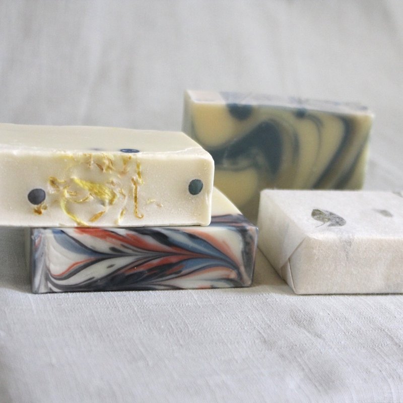 Choose any three pieces of handmade soaps in stock in the store - promotional price for personal use - สบู่ - พืช/ดอกไม้ หลากหลายสี