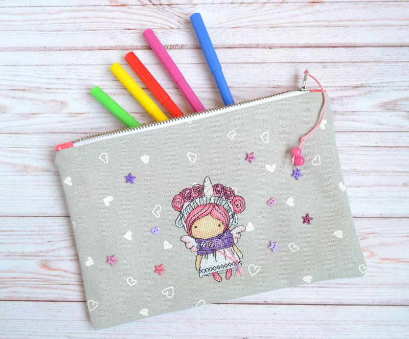 Cute cosmetic bag Hand embroidered Unicorn, zippered pencil case, makeup pouch - กระเป๋าเครื่องสำอาง - ผ้าฝ้าย/ผ้าลินิน สีเทา