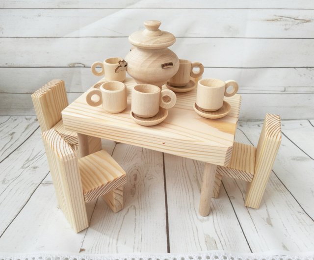 ドールハウス ミニチュア - 木製家具セット: テーブル、椅子、カップ、ソーサー。 - ショップ WoodCreativityGifts  知育玩具・ぬいぐるみ - Pinkoi