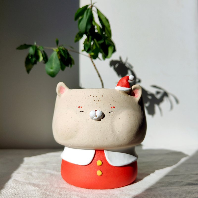 White kitty with Xmas dress planter. Approx 4 inch handmade pot. - เซรามิก - ดินเผา 