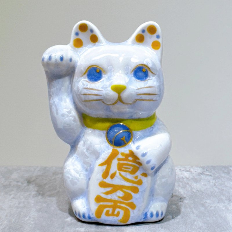 Japanese Kiyomizu-yaki Lucky Cat | Flower Crystal, Wisteria, Million Ryo, Right, - Items for Display - Porcelain Blue