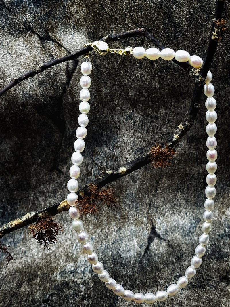 Versatile Beige Pearl Necklace - สร้อยติดคอ - ไข่มุก ขาว