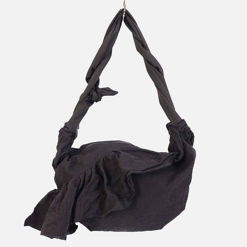 斜挎包大容量旅行包徒步包小眾設計布包 - 側背包/斜背包 - 棉．麻 黑色