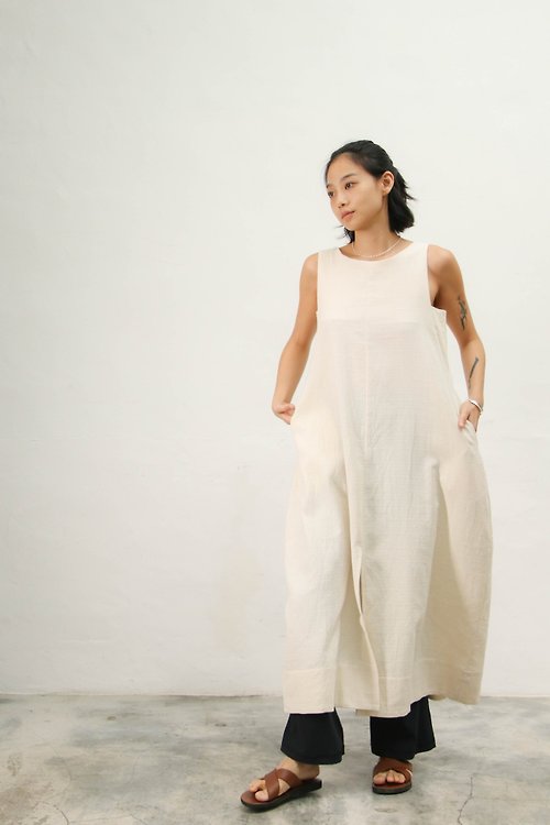 OMAKE TAIWAN OMAKE 圓領前衩鐘形洋裝 米白