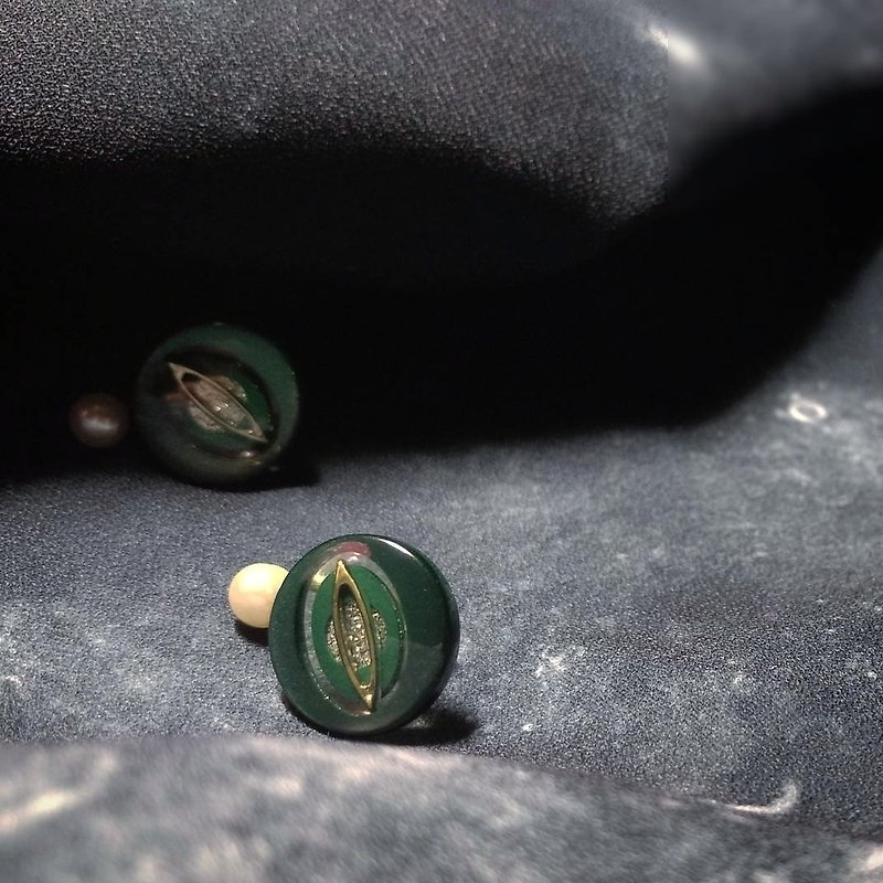 惑星緑のイヤリングの周りのレトロシリーズの真珠クラスプ - ピアス・イヤリング - 金属 グリーン