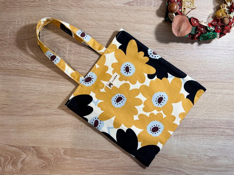 [In stock] Nordic style small book bag, sun flower style - Clutch Bags - Cotton & Hemp 