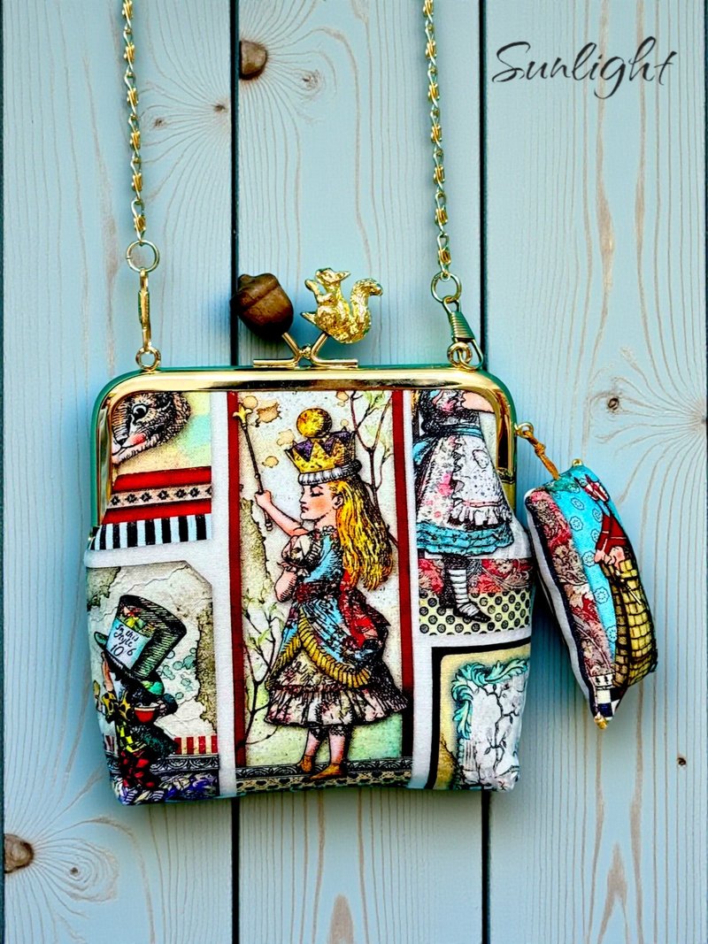 日光小巷手做愛麗絲的奇幻世界松鼠橡實果口金包 收納包訂做包 - 零錢包/小錢包 - 棉．麻 