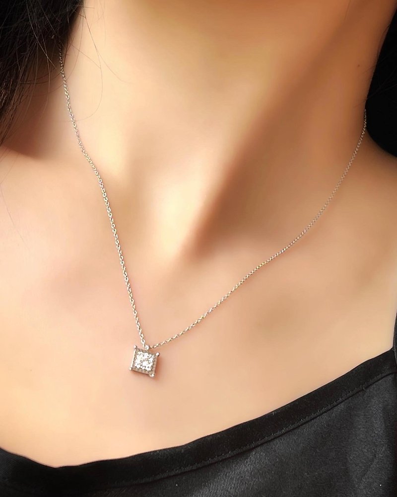 Natural Diamond Necklace Clavicle Necklace 18K White Gold Box Diamond Necklace