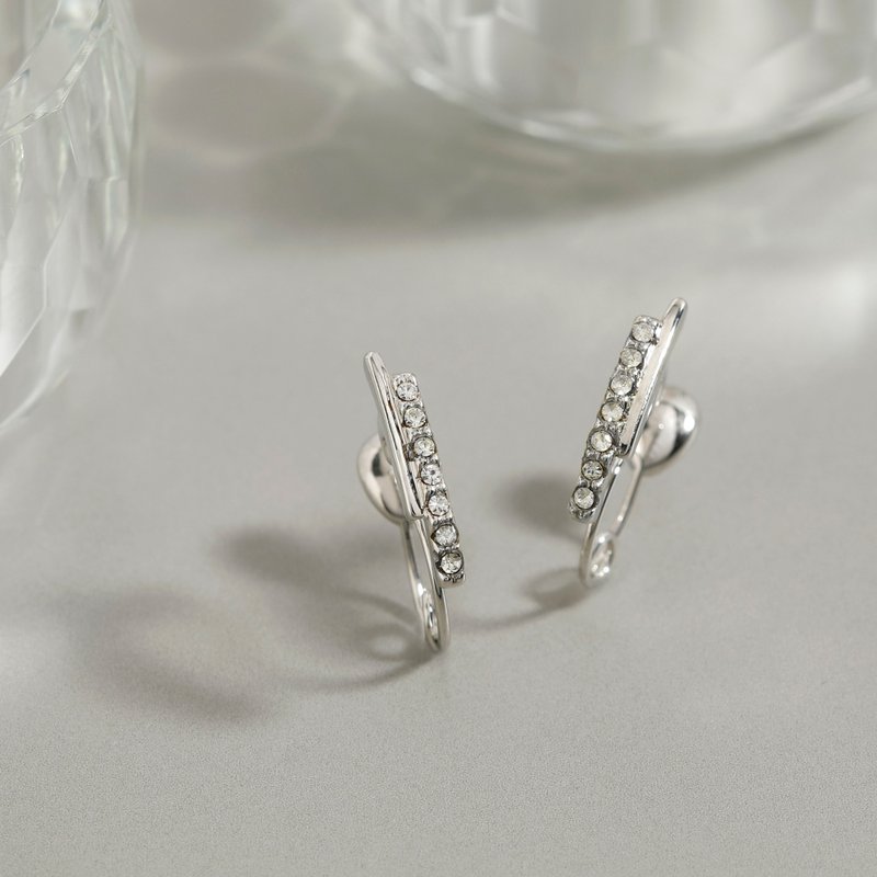 shining bridge loop-fit earring SV　ループフィットイヤリング　　ラインストーン　シルバー - 耳環/耳夾/耳骨夾 - 其他金屬 銀色