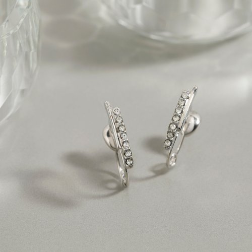 in the mirror shining bridge loop-fit earring SV ループフィットイヤリング ラインストーン シルバー