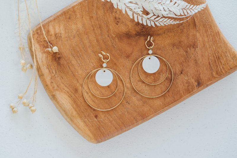 large circle shell - Earrings & Clip-ons - Copper & Brass White