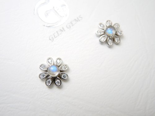 Glim Gems 天然色手藏 母親節禮盒月色-精緻典雅頂級斯裡蘭卡月光石925純銀耳環-璀璨花