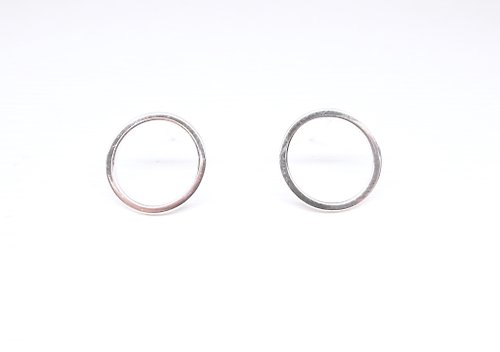 二毛銀（Nimou Jewelry） 二毛銀【圓形造型素面純銀耳環】一對