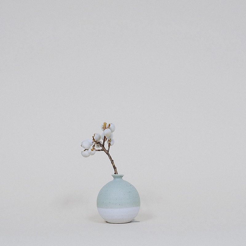 Handmade Ceramic Mini Vase － Pastel Green - ตกแต่งต้นไม้ - ดินเผา สีเขียว