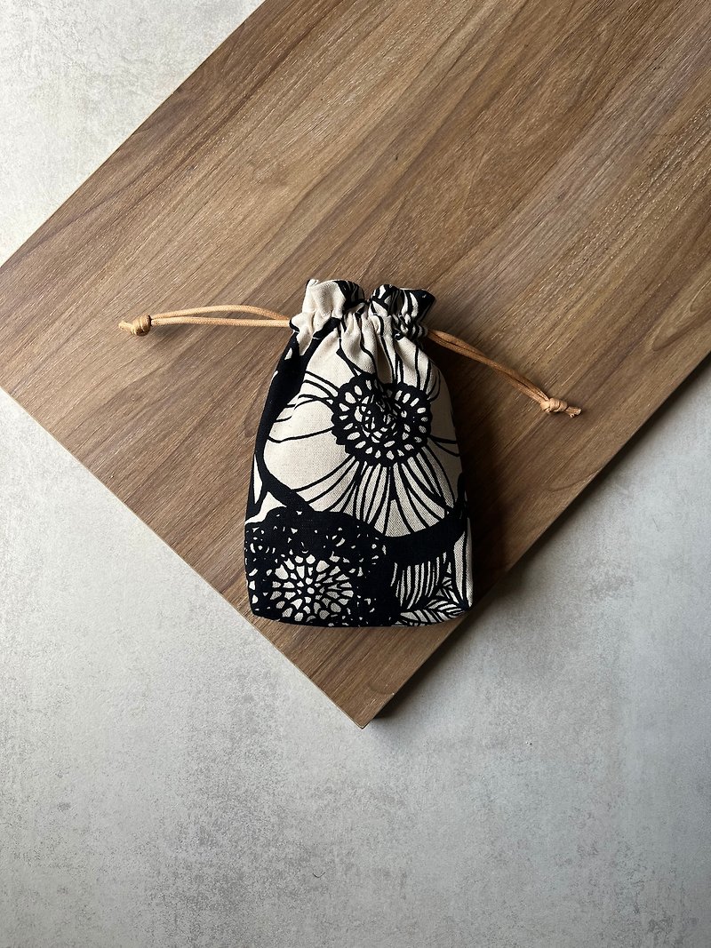 Small things bag with large lines and flowers - Drawstring Bags - Cotton & Hemp 