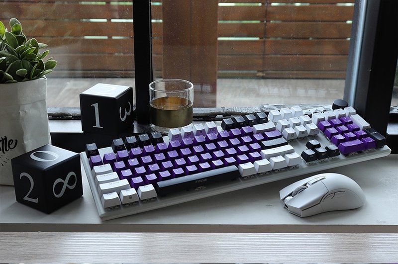 irocks K74R 機械式鍵盤-熱插拔Gateron軸-RGB背光-白紫晶 注音版 - 電腦配件 - 其他材質 