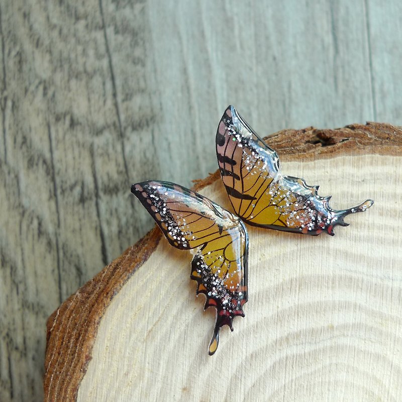 Misssheep-BW03-Butterfly Wings Series - Orange Hand Earrings (Auricular / Transparent Ear Clips) - ต่างหู - พลาสติก สีเหลือง