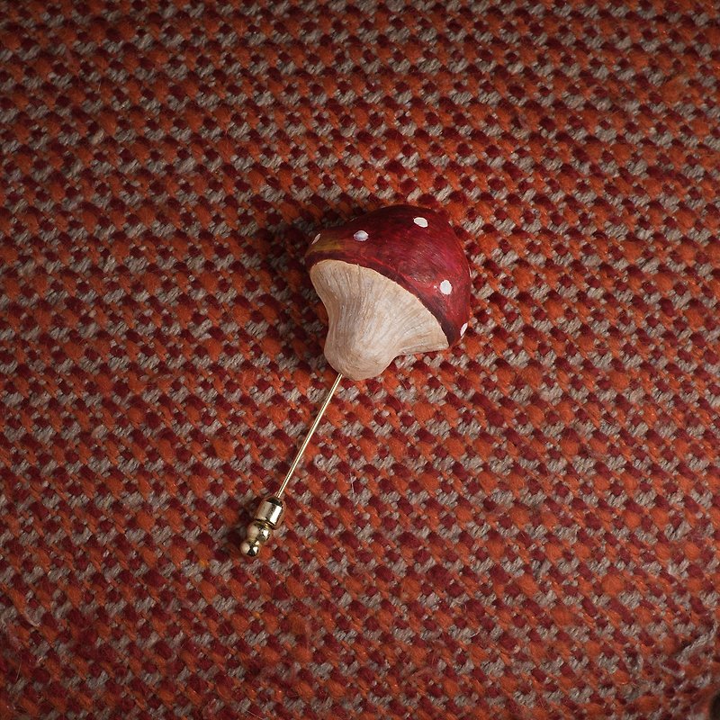 mushroom paper mache brooch - เข็มกลัด - กระดาษ สีแดง