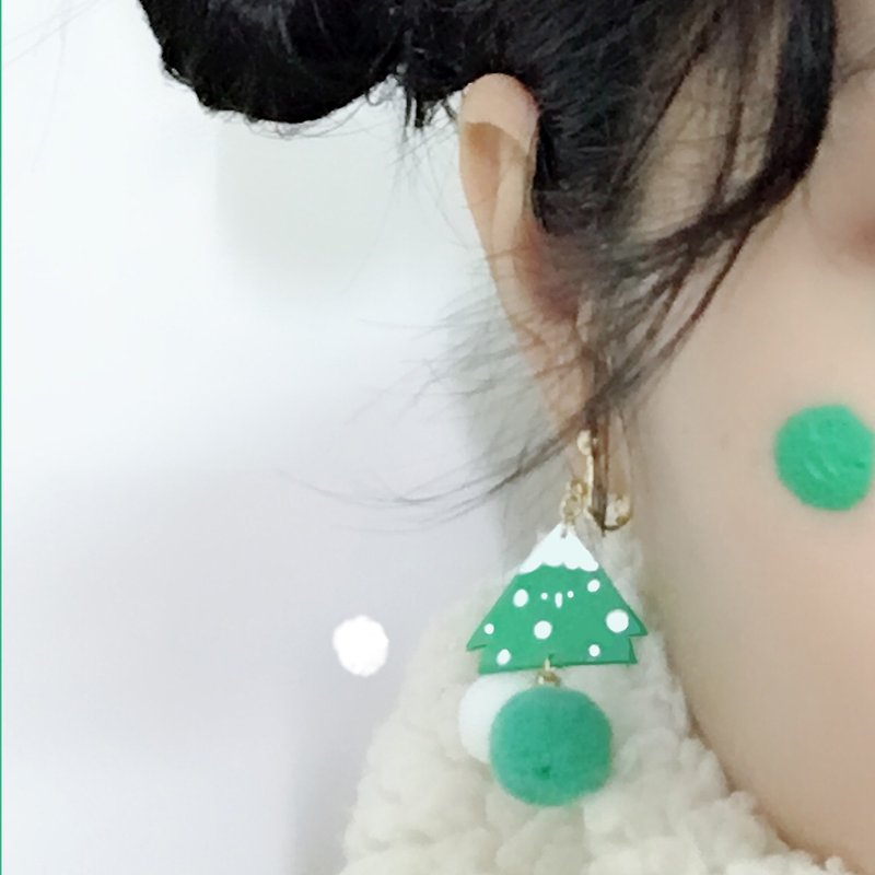  綠色樹人  冬日新款毛球耳環  18k包金耳環 - 耳環/耳夾 - 黏土 