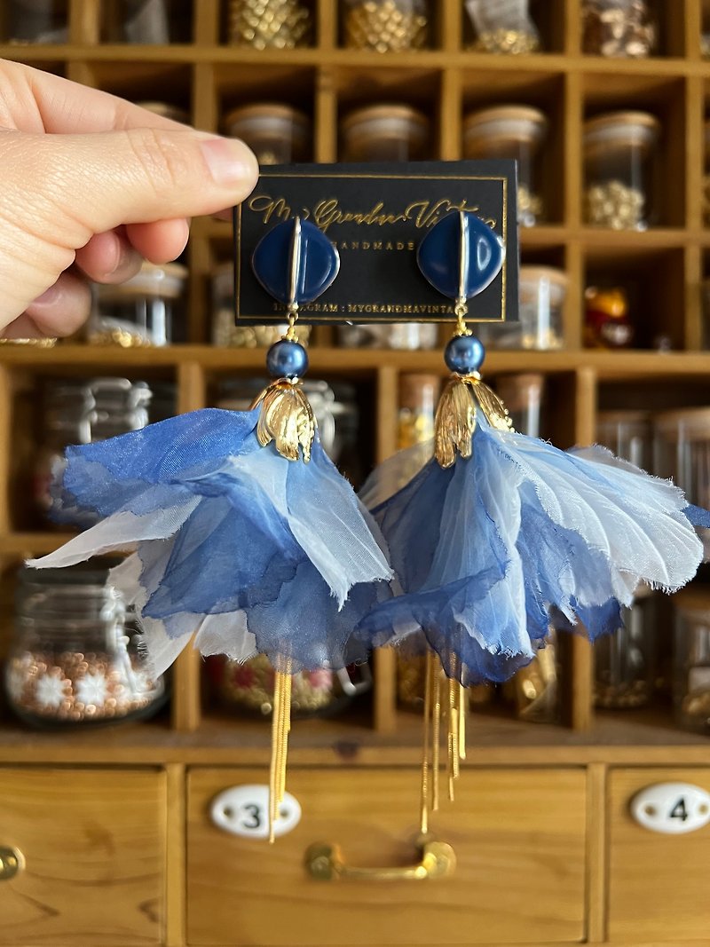 Exclusive product ballet blue earrings gift handmade earrings - ต่างหู - ไฟเบอร์อื่นๆ สีน้ำเงิน
