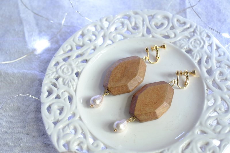 [Jt Corner] retro Sen Department oak color diamond ear clip earrings wooden beads Cotton Ear Wooden Pearl Earrings [Christmas] - Earrings & Clip-ons - Wood Brown