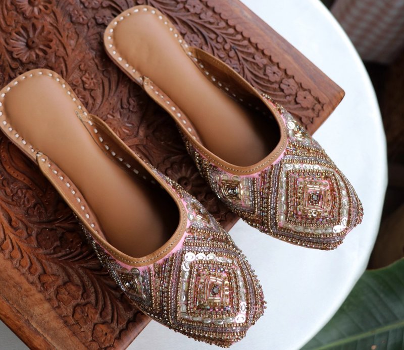 【粉晶】印度風情/手工重工/刺繡釘珠拖鞋 - 女休閒鞋/帆布鞋 - 真皮 粉紅色