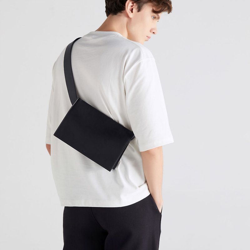 DA18 Sling Bag – Black (Minimal Leather Bag) - 其他 - 真皮 黑色