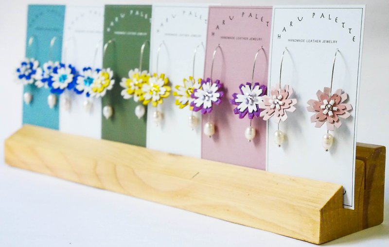 Sakura earrings with water pearl and swarosky beads, hand cut leather flower - ต่างหู - หนังแท้ หลากหลายสี