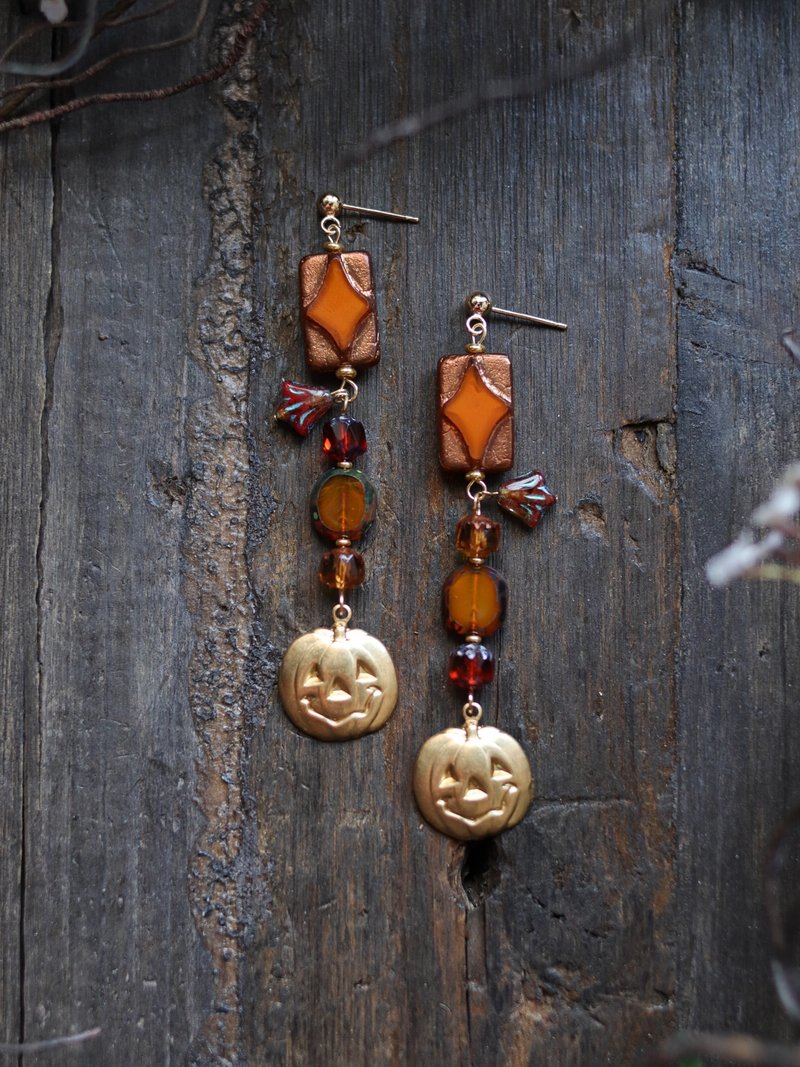 Halloween retro style pumpkin earrings - Earrings & Clip-ons - Other Metals Black