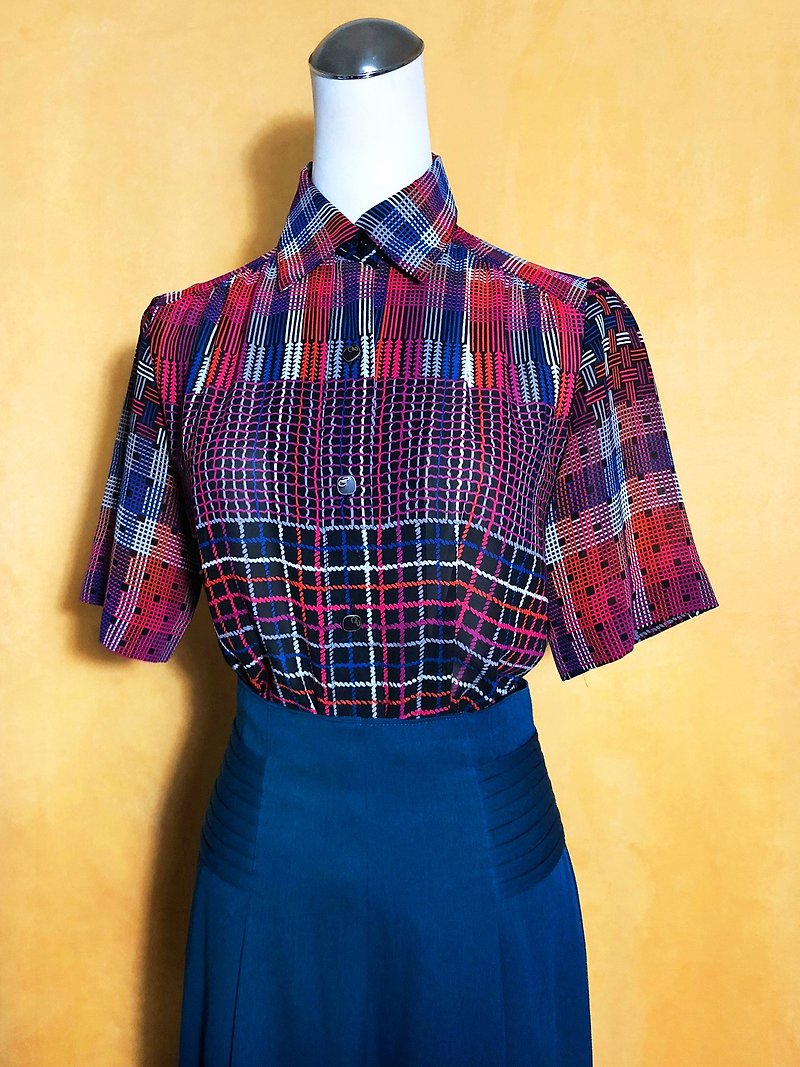 Vintage colorful checkered vintage shirt / brought back to VINTAGE abroad - เสื้อเชิ้ตผู้หญิง - เส้นใยสังเคราะห์ หลากหลายสี