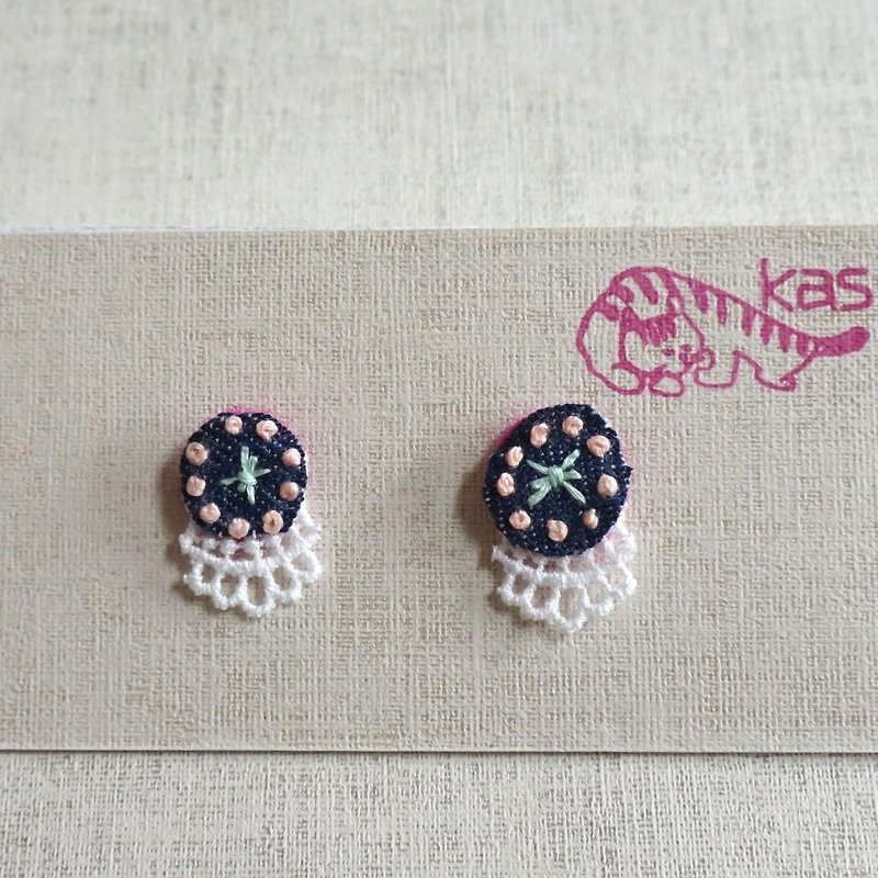 Hand embroidery earrings "Maru 3" - Earrings & Clip-ons - Cotton & Hemp Pink