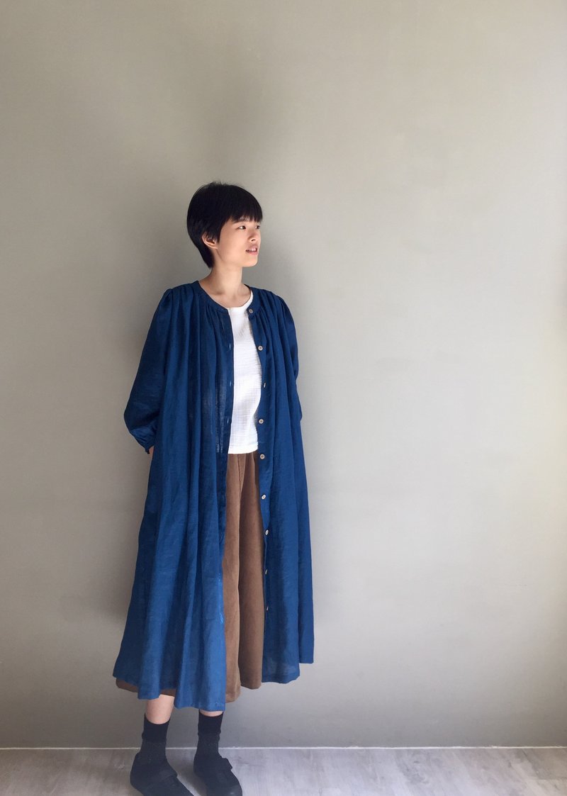 盧森堡公園/孔雀藍亞麻/小立領澎澎袖長袖開扣洋裝/可當外套 - 洋裝/連身裙 - 棉．麻 藍色