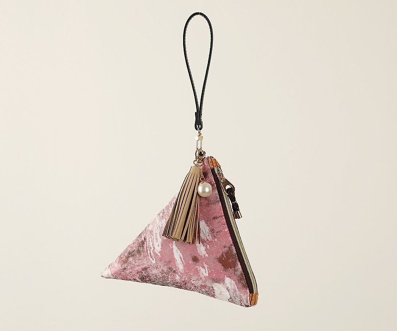 Gypsophila -pink- triangular clutch pouch bag - กระเป๋าเครื่องสำอาง - วัสดุอื่นๆ สึชมพู